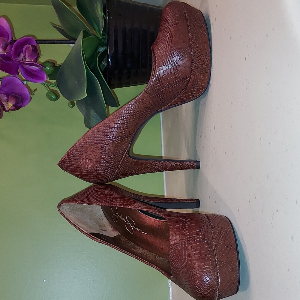 Jessica Simpson -chestnut Italian Crocodile platform heels. Size 6.5
